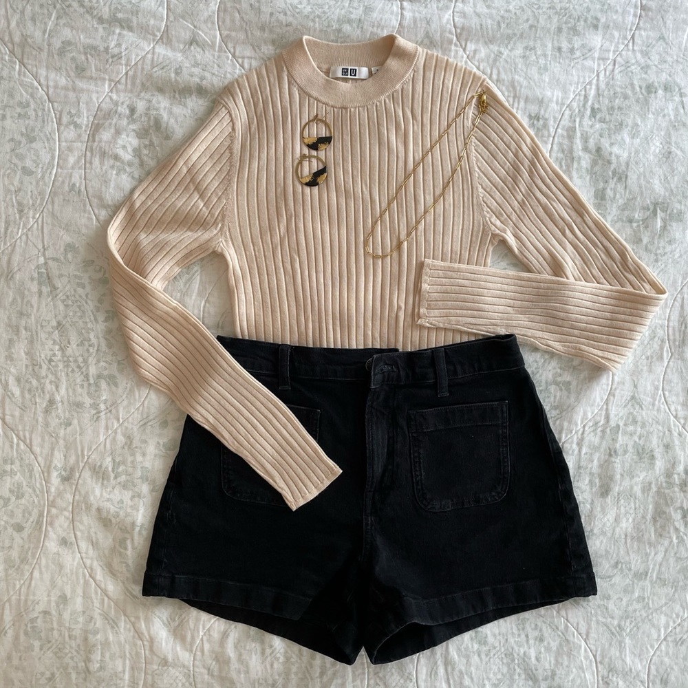 NWOT Uniqlo cream crew neck long sleeve sweater